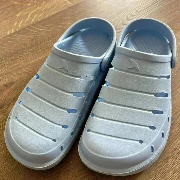 Rugged Shark rubber shoes - Picture 2 of 3